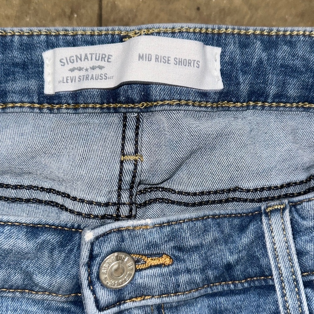 Womens vintage High Rise Levi's Denim shorts